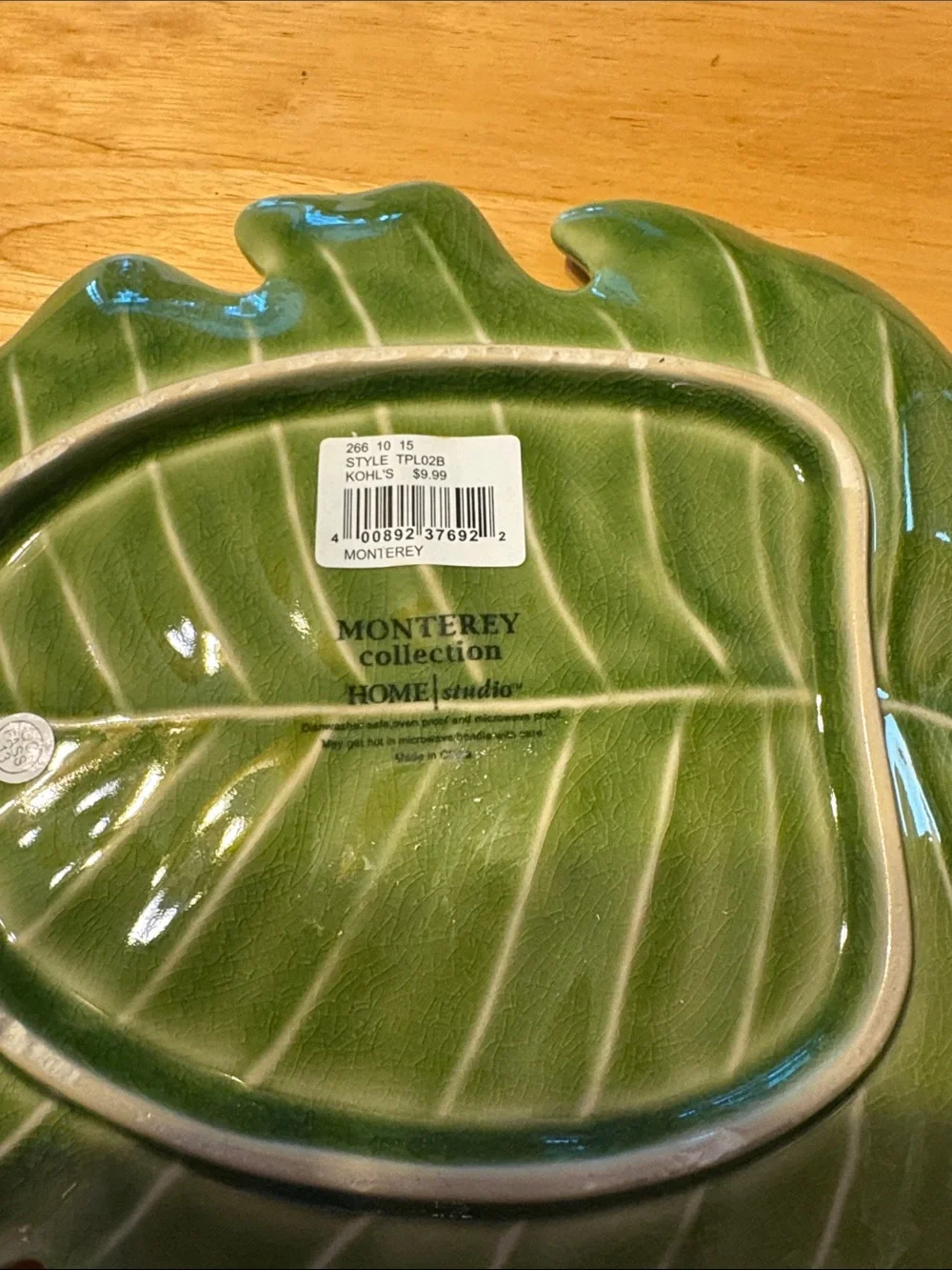 Leaf-Shaped Ceramic Serving Platter in Green - Home Dining Serveware
